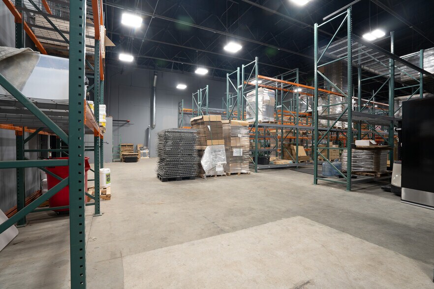 More Photos Of 19533 McLane St, Palm Springs Distribution For Sale