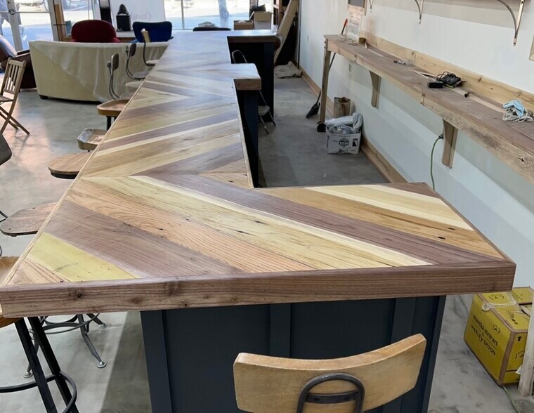 More Photos Of 241 W Eastland St, Gallatin Storefront For Sale