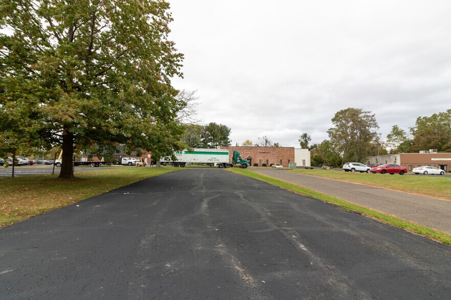 More Photos Of 290 Andrews Rd, Trevose Flex For Lease