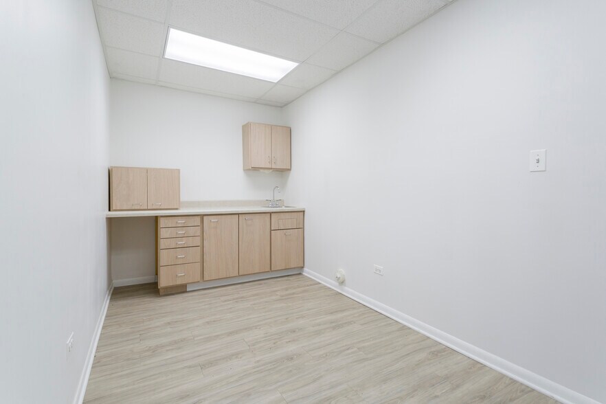More Photos Of 1835 N 19th Ave, Melrose Park Medical For Lease