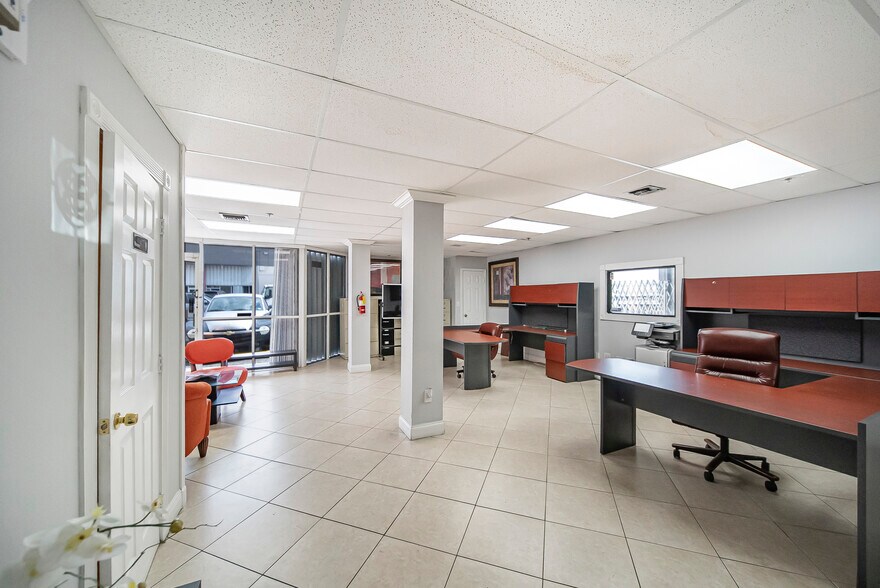 More Photos Of 3018 NW 79th Ave, Doral Warehouse For Lease