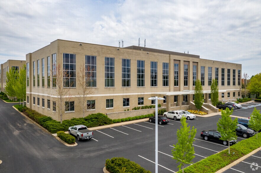 More Photos Of 100 Bluegrass Commons Blvd, Hendersonville Office For Lease