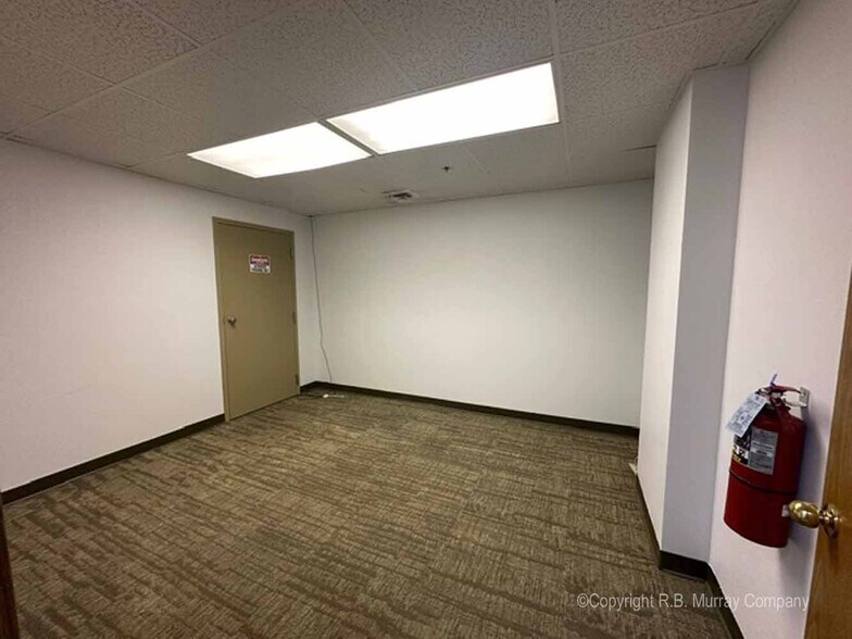 More Photos Of 2503 N Neergard Ave, Springfield Warehouse For Lease