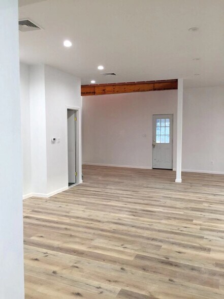 More Photos Of 824 Old Country Rd, Westbury Office For Lease