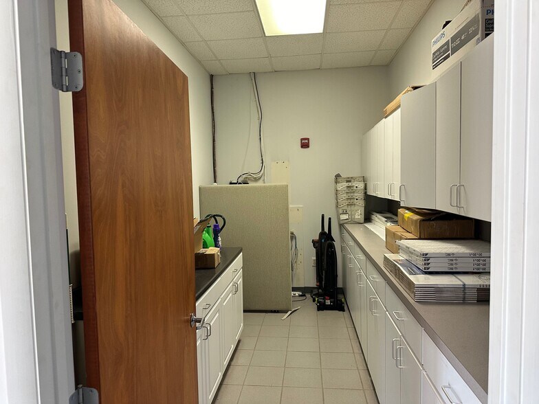 More Photos Of 4539 36th St, Orlando Warehouse For Sale