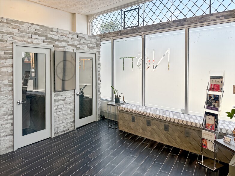 More Photos Of 15324 Mack Ave, Grosse Pointe Park Coworking Space