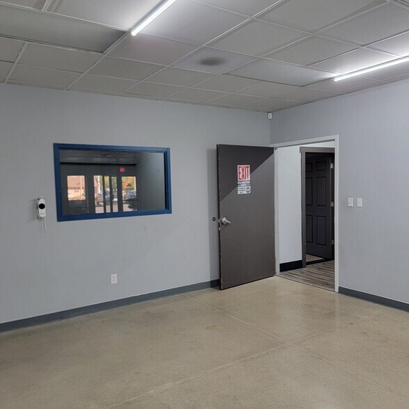 More Photos Of 101 W Washington Center Rd, Fort Wayne Storefront Retail Office For Sale