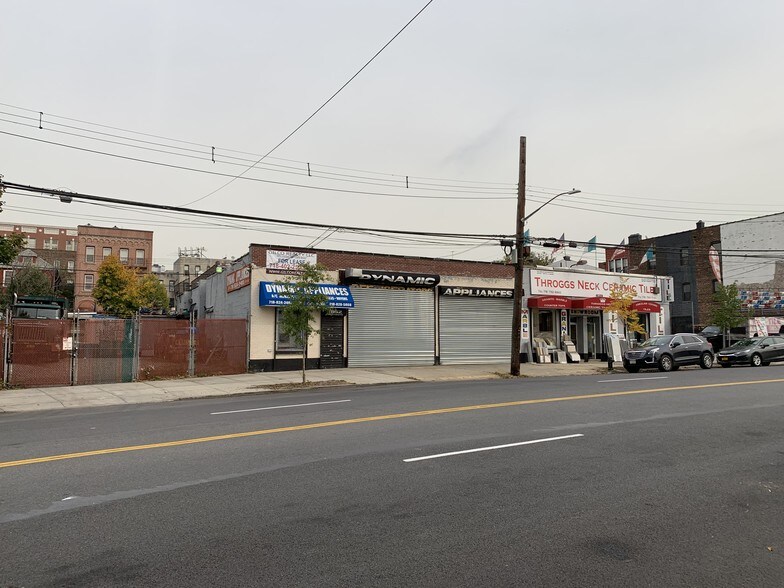 Primary Photo Of 1852 Bronxdale Ave, Bronx Showroom For Sale