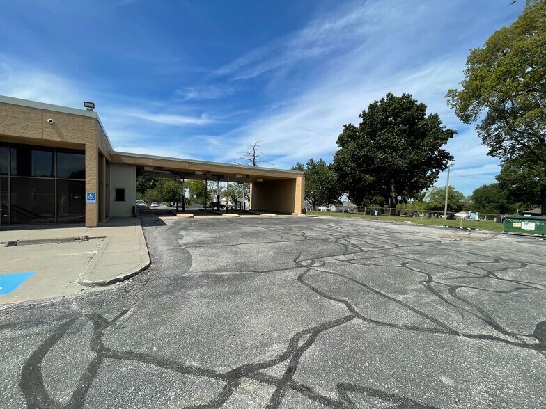 More Photos Of 9300 Blue Ridge Blvd, Kansas City Bank For Sale