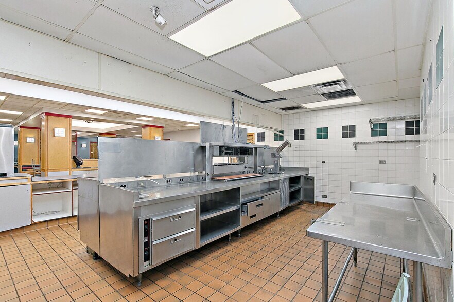 More Photos Of 240 Douglas Rd, Oswego Fast Food For Sale