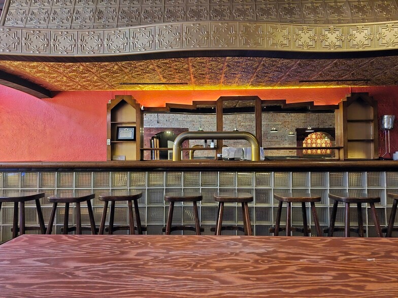 More Photos Of 1011 Front St, Evanston Restaurant For Lease