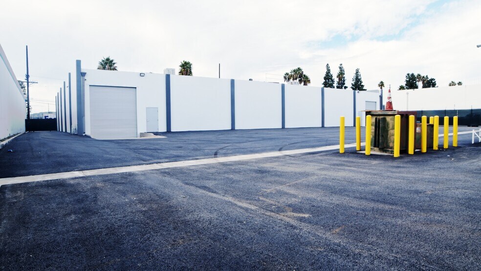 More Photos Of 7886 Deering Ave, Canoga Park Manufacturing For Sale