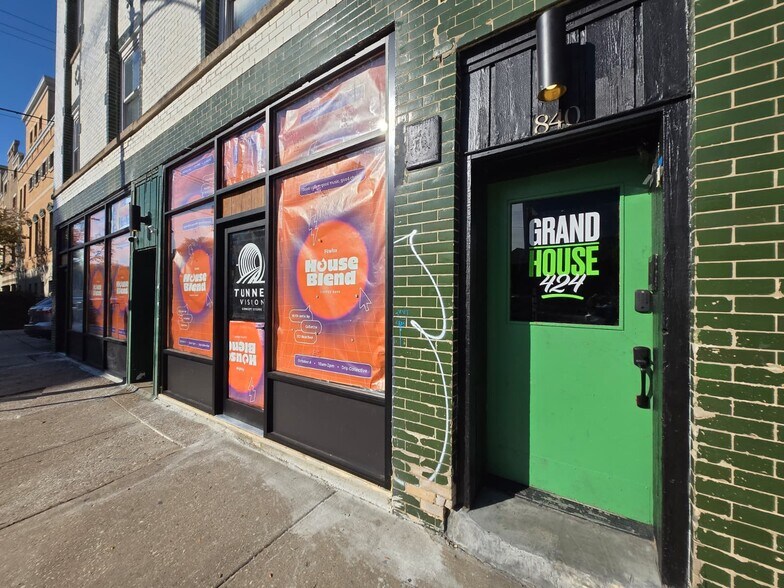 Primary Photo Of 838-840 W Grand Ave, Chicago Storefront Retail Residential For Lease