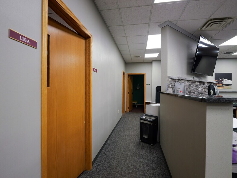 More Photos Of 2321 W Grand Ave, Wisconsin Rapids Office For Sale