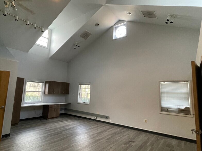 More Photos Of 11325 Pembrooke Sq, Waldorf Medical For Sale