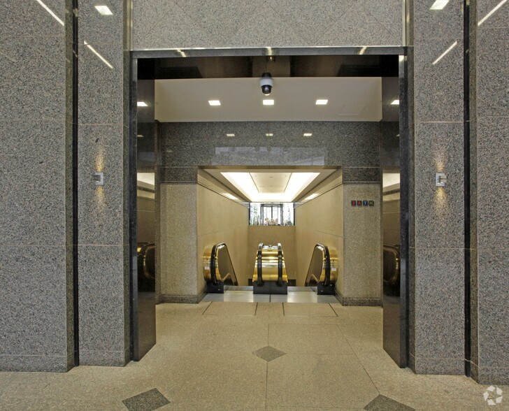 More Photos Of 145 King St W, Toronto Office For Lease