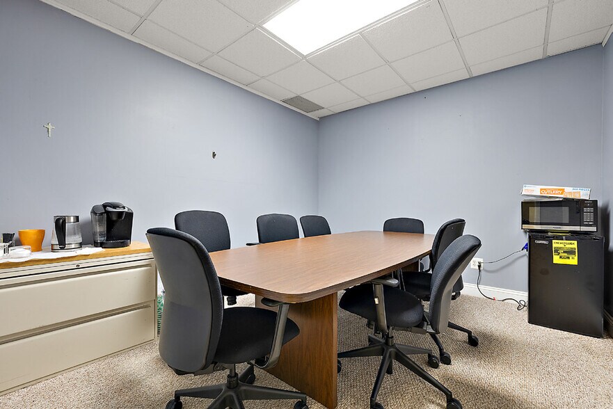 More Photos Of 1681 E Auburn Rd, Rochester Hills Office For Sale