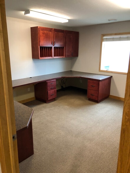 More Photos Of 5402 53rd Ave S, Fargo Auto Repair For Lease