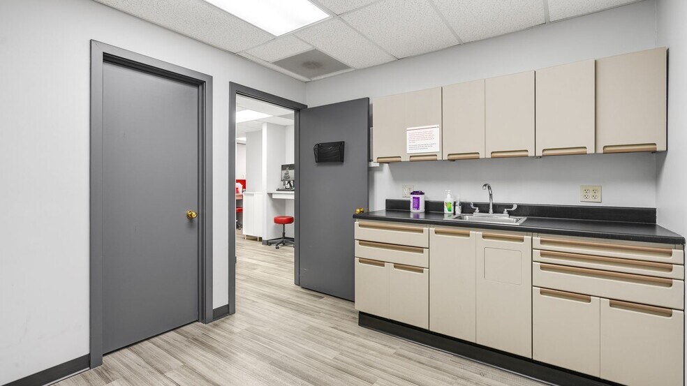 More Photos Of 1960-1980 Bethel Rd, Columbus Medical For Sale