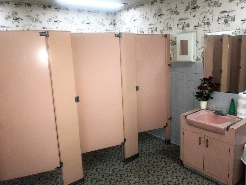 More Photos Of 329 E Moody Ave, New Castle Religious Facility For Sale