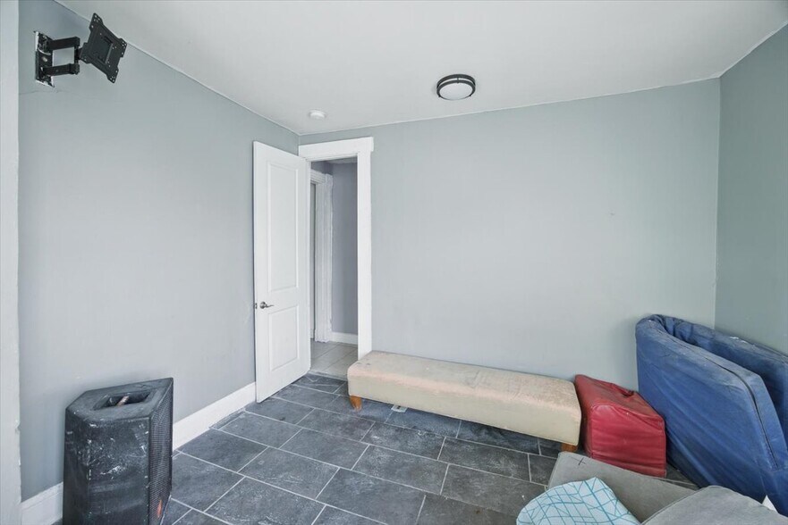 More Photos Of 501 Florida Ave NW, Washington Restaurant For Lease