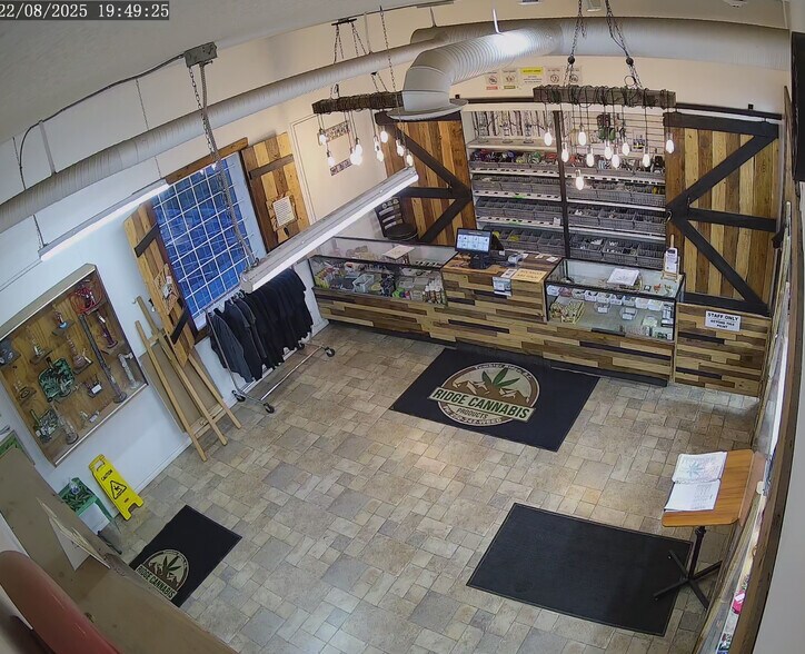 More Photos Of 320 Founders St, Tumbler Ridge Freestanding For Lease