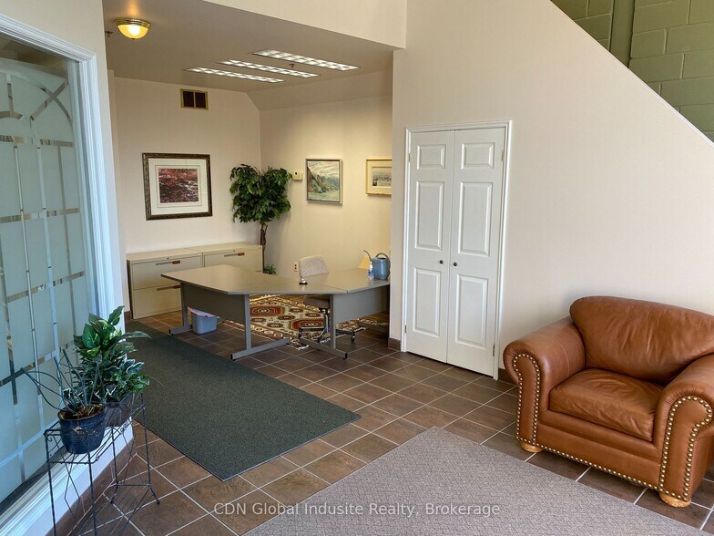 More Photos Of 6625 Kitimat Rd, Mississauga Showroom For Sale