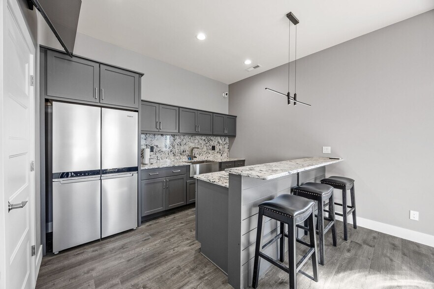 More Photos Of 530 Aircom Dr, Marion Airplane Hangar For Sale