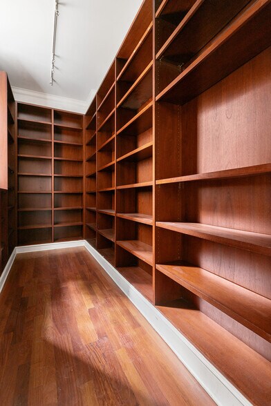 More Photos Of 127 E 69th St, New York Office Residential For Lease