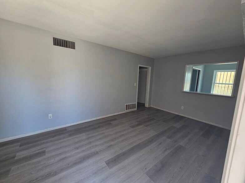 More Photos Of 1673-1675 N D St, San Bernardino Office For Sale
