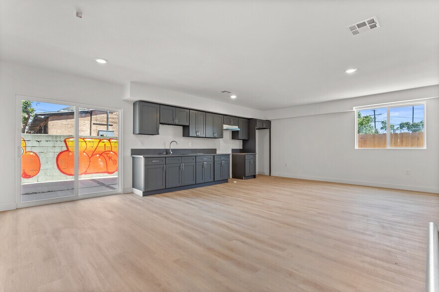 More Photos Of 707 W 80th St, Los Angeles Land For Sale