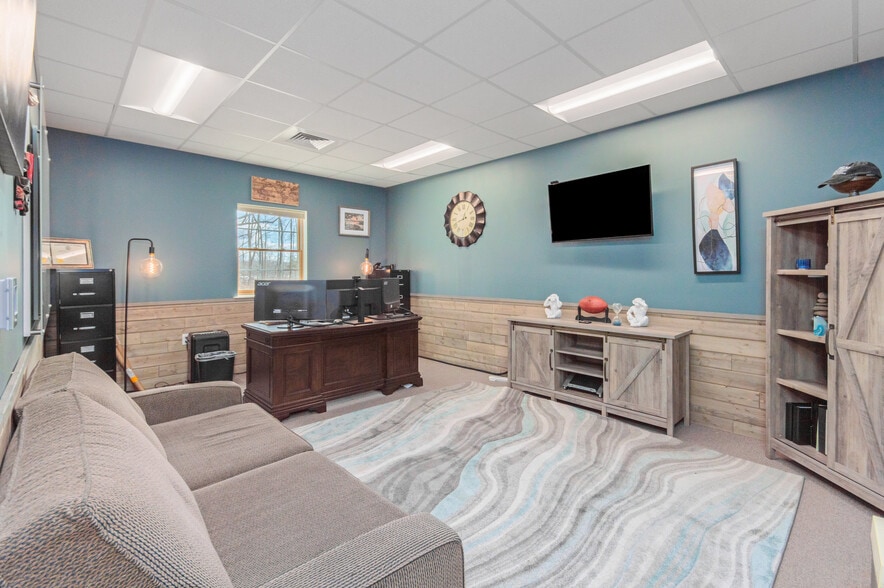 More Photos Of 7180 Opal Rd, Warrenton Office For Sale