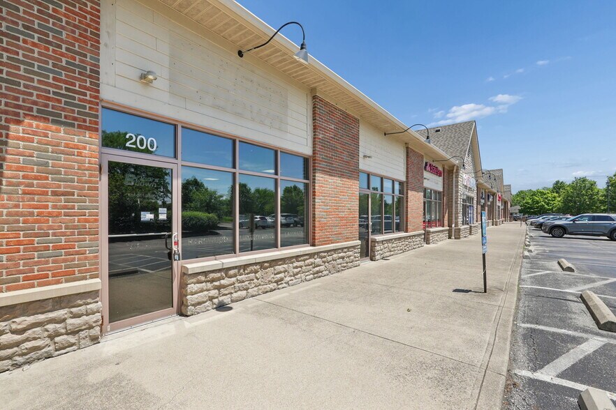 More Photos Of 201 Clint St, Pickerington Storefront For Lease