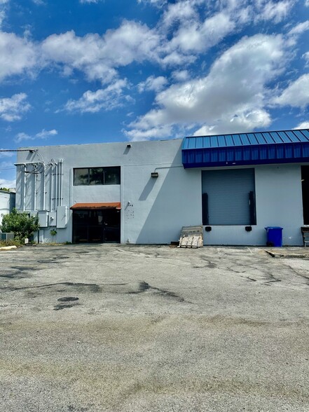 Primary Photo Of 7701-7715 NW 56th St, Miami Light Manufacturing For Lease