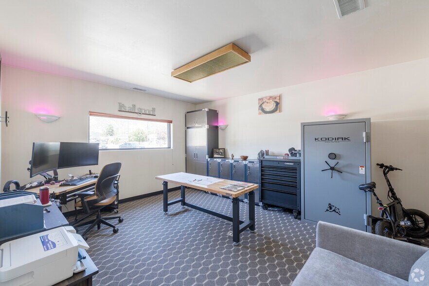 More Photos Of 2410 E Route 66, Flagstaff General Retail For Sale