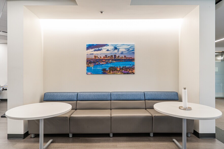 More Photos Of 1000 Sawgrass Corporate Pkwy, Sunrise Office For Lease