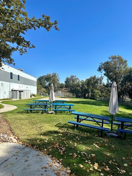 More Photos Of 9955 Mesa Rim Rd, San Diego Light Manufacturing For Lease