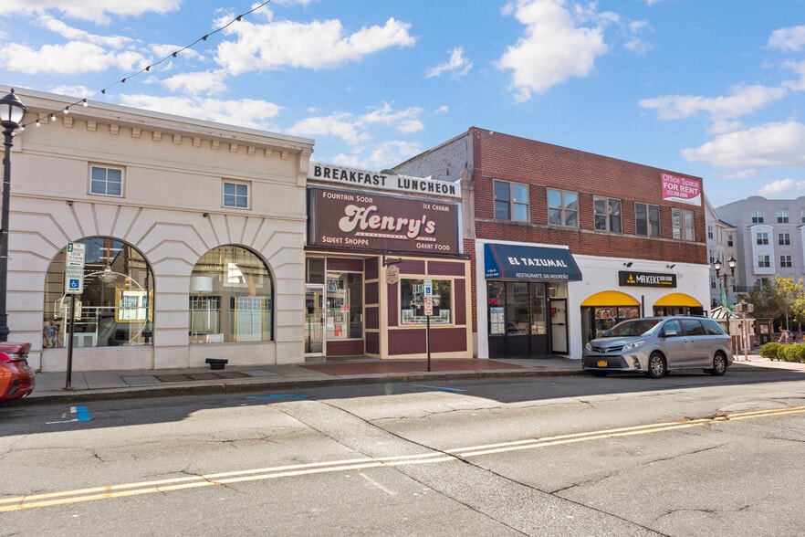 More Photos Of 8 Glen St, Glen Cove Storefront For Lease