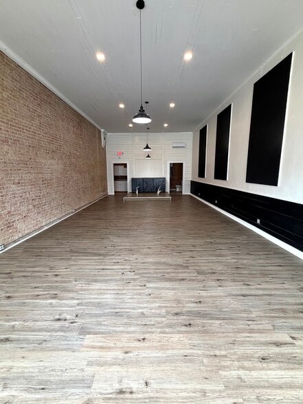 More Photos Of 100-104 N Church St, Thomaston Storefront For Sale