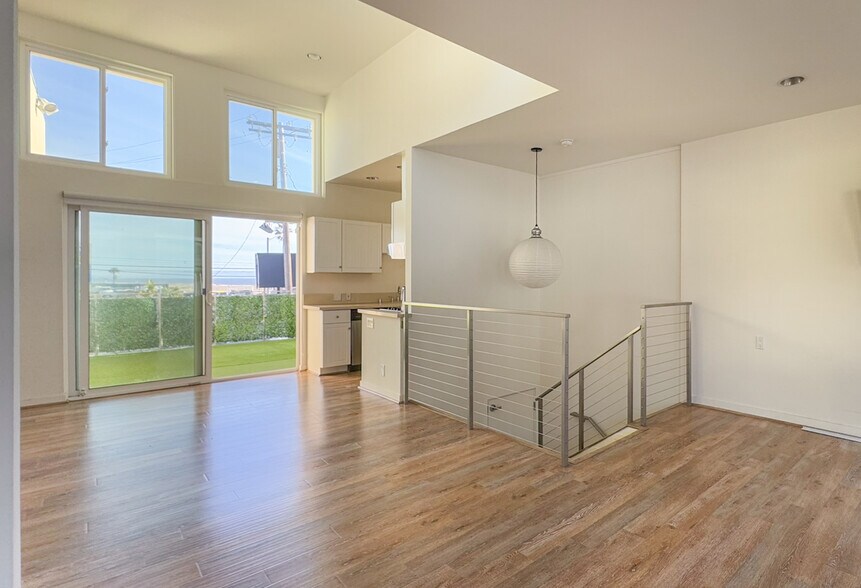 More Photos Of 106-108 W Channel Rd, Santa Monica Storefront Retail Office For Lease