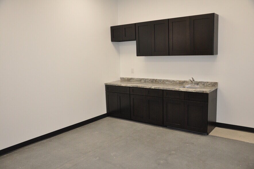 More Photos Of 4614 36th St, Orlando Light Distribution For Lease
