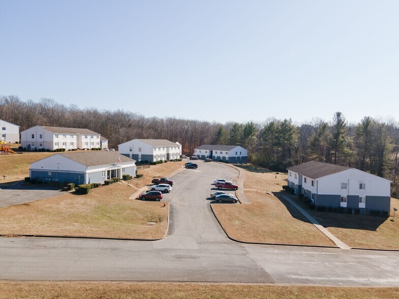 More Photos Of 1351 Avondale Dr, Clarksville Apartments For Sale