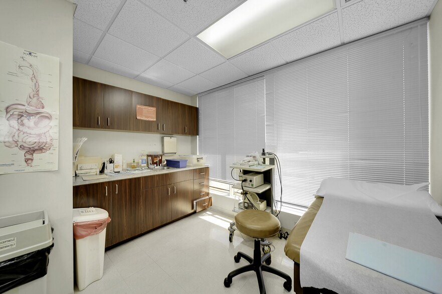 More Photos Of 350 N Pine Island Rd, Plantation Medical For Lease