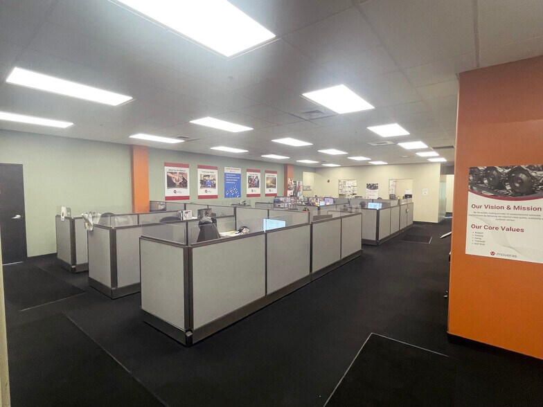 More Photos Of 7 Rockingham Rd, Windham Office For Lease