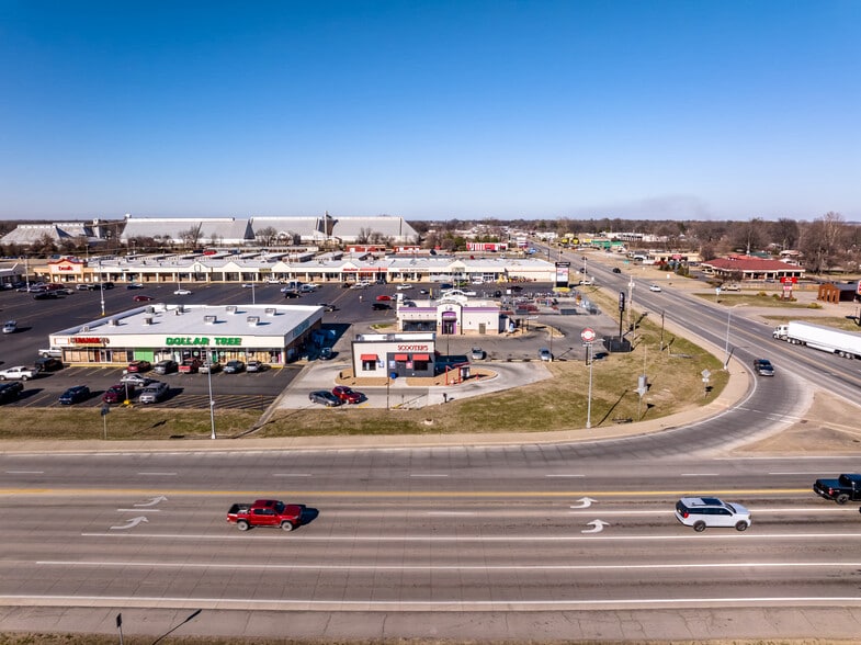 More Photos Of 1780 1st St, Kennett Unknown For Lease