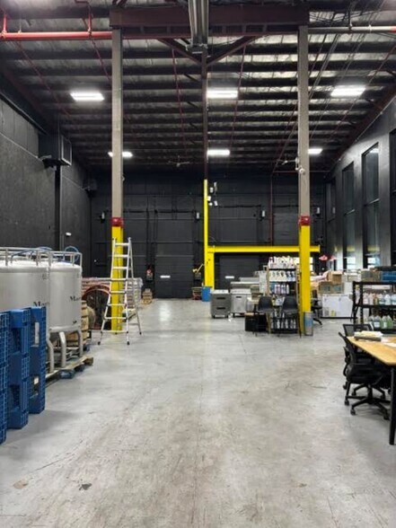 More Photos Of 330-332 E Lincoln Ave, Royal Oak Light Distribution For Lease