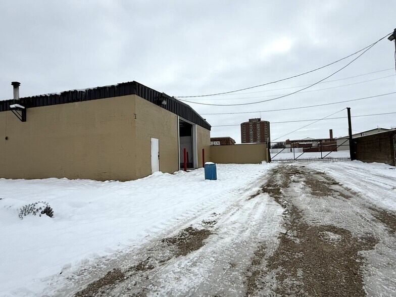 More Photos Of 151 Ferris st, Galesburg Warehouse For Sale