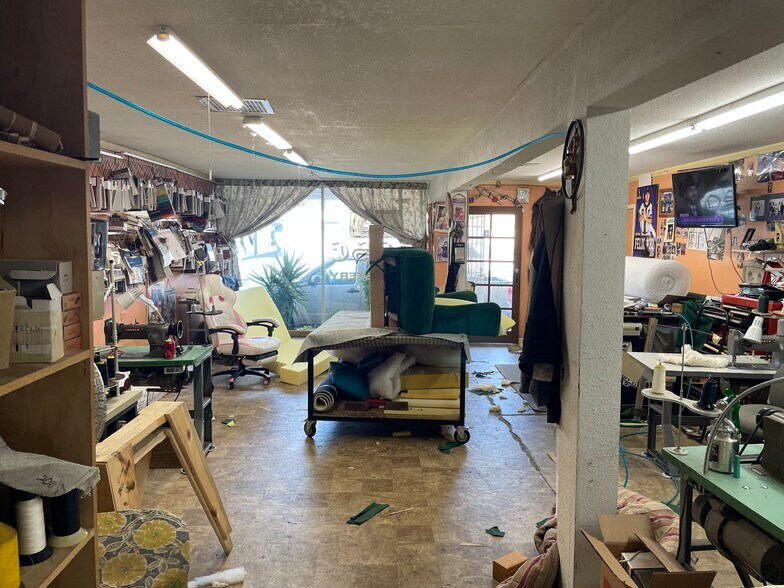 More Photos Of 1854 W 17th St, Santa Ana Freestanding For Sale