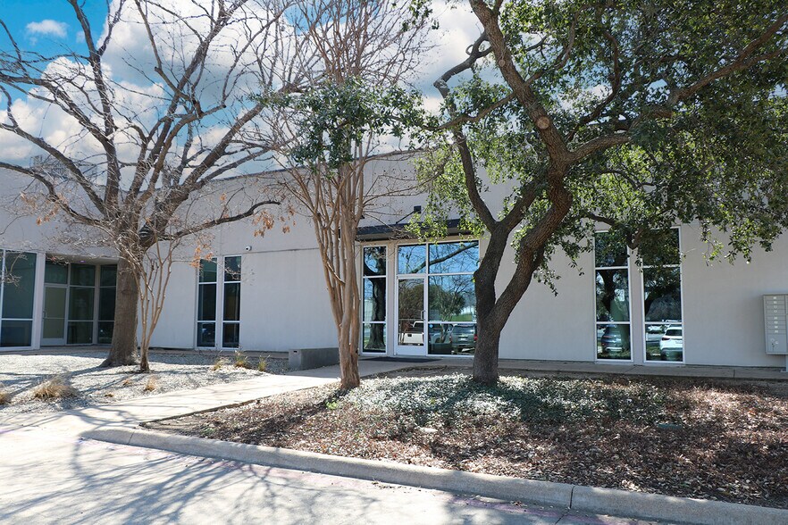 More Photos Of 1380 River Bend Dr, Dallas Office For Sale