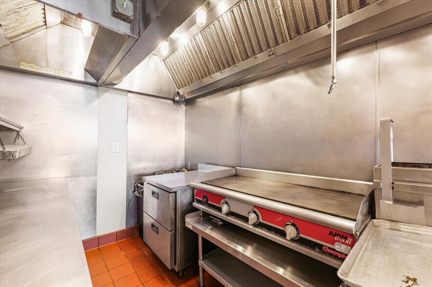 More Photos Of 201 N Broadway Ave, Urbana Restaurant For Sale